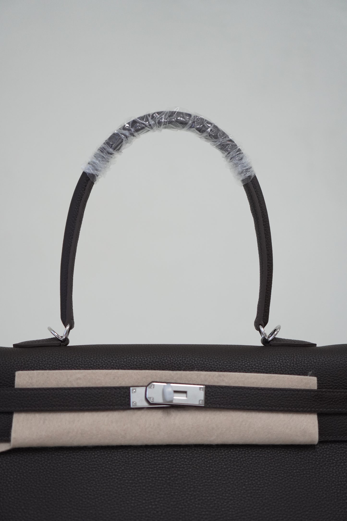 KL Shoulder 42 in Ebene leather