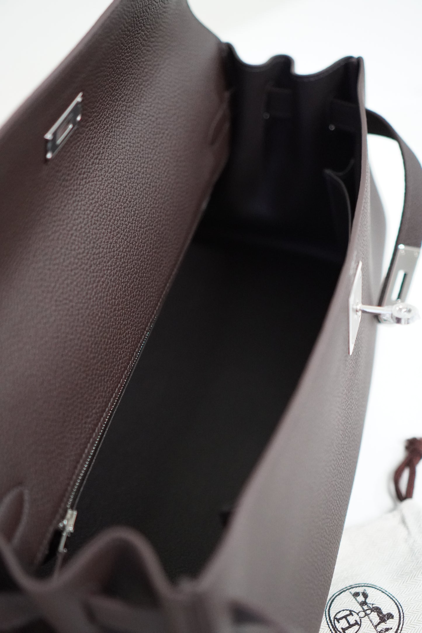 KL Shoulder 42 in Ebene leather