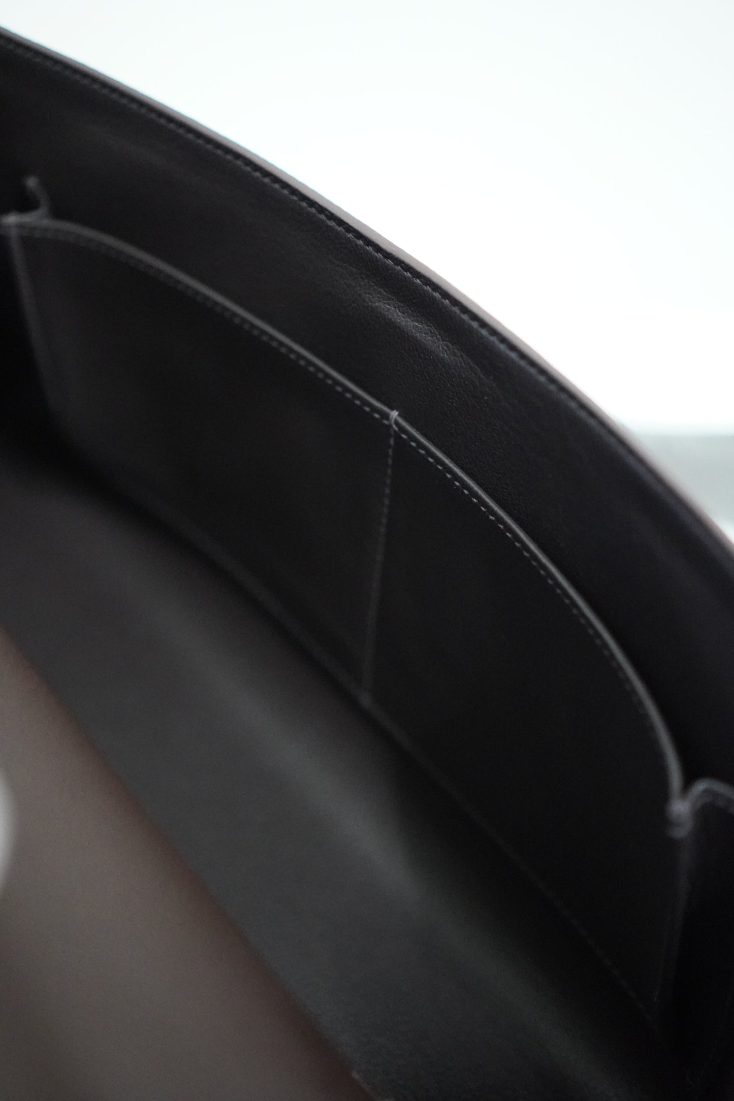 KL Shoulder 42 in Ebene leather