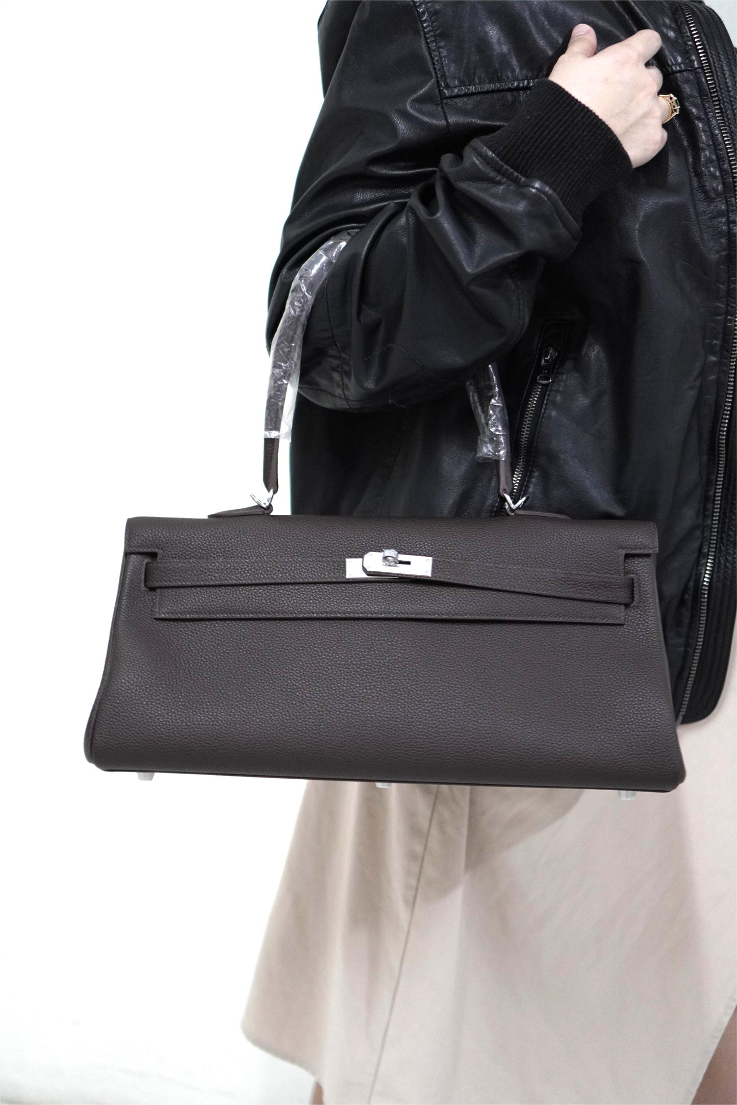KL Shoulder 42 in Ebene leather
