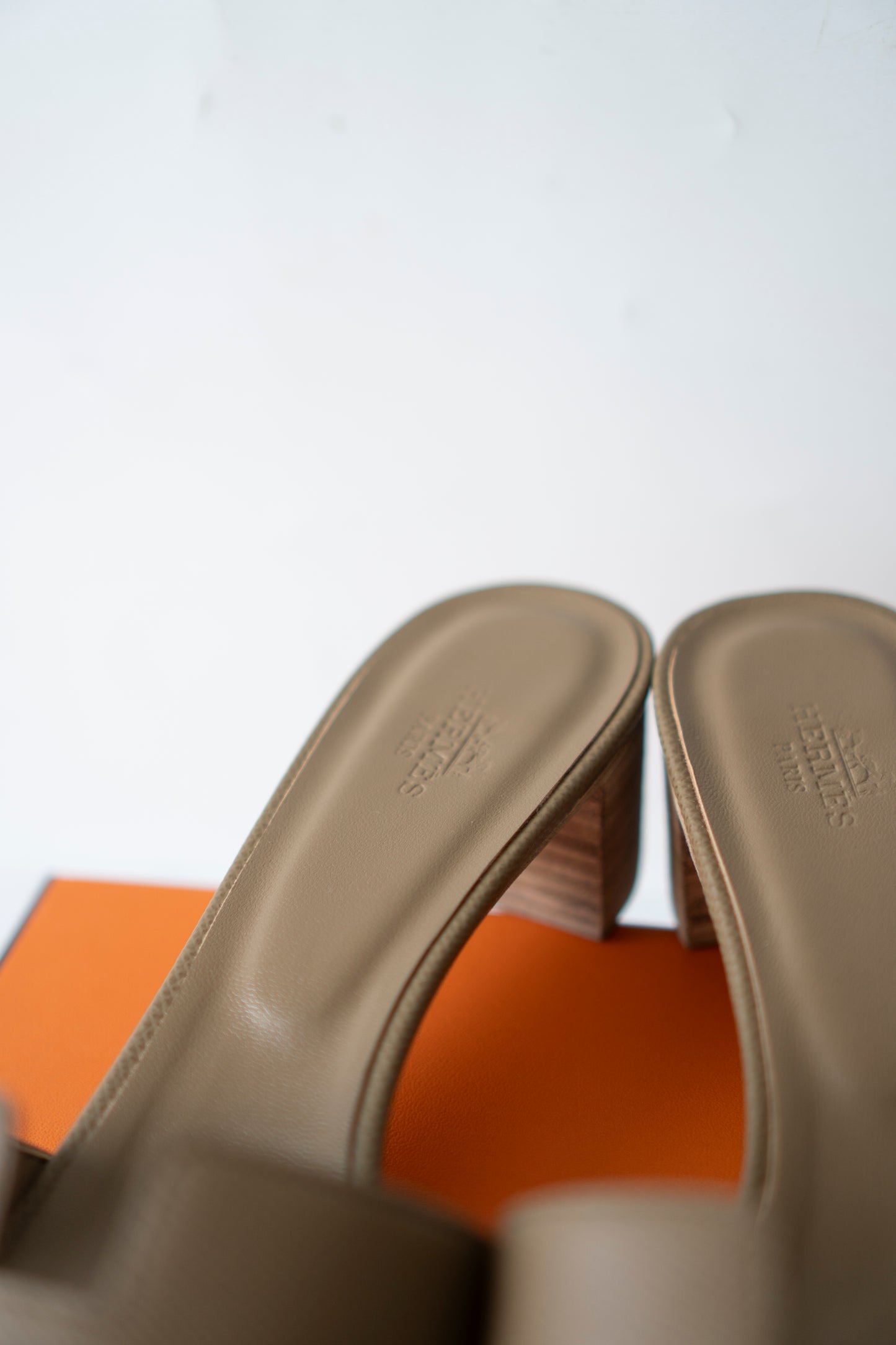 Oasis Sandals – Etoupe Epsom Leather