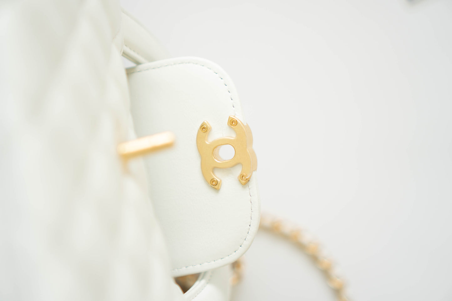 CC Kelly – White Quilted Leather with Gold Hardware