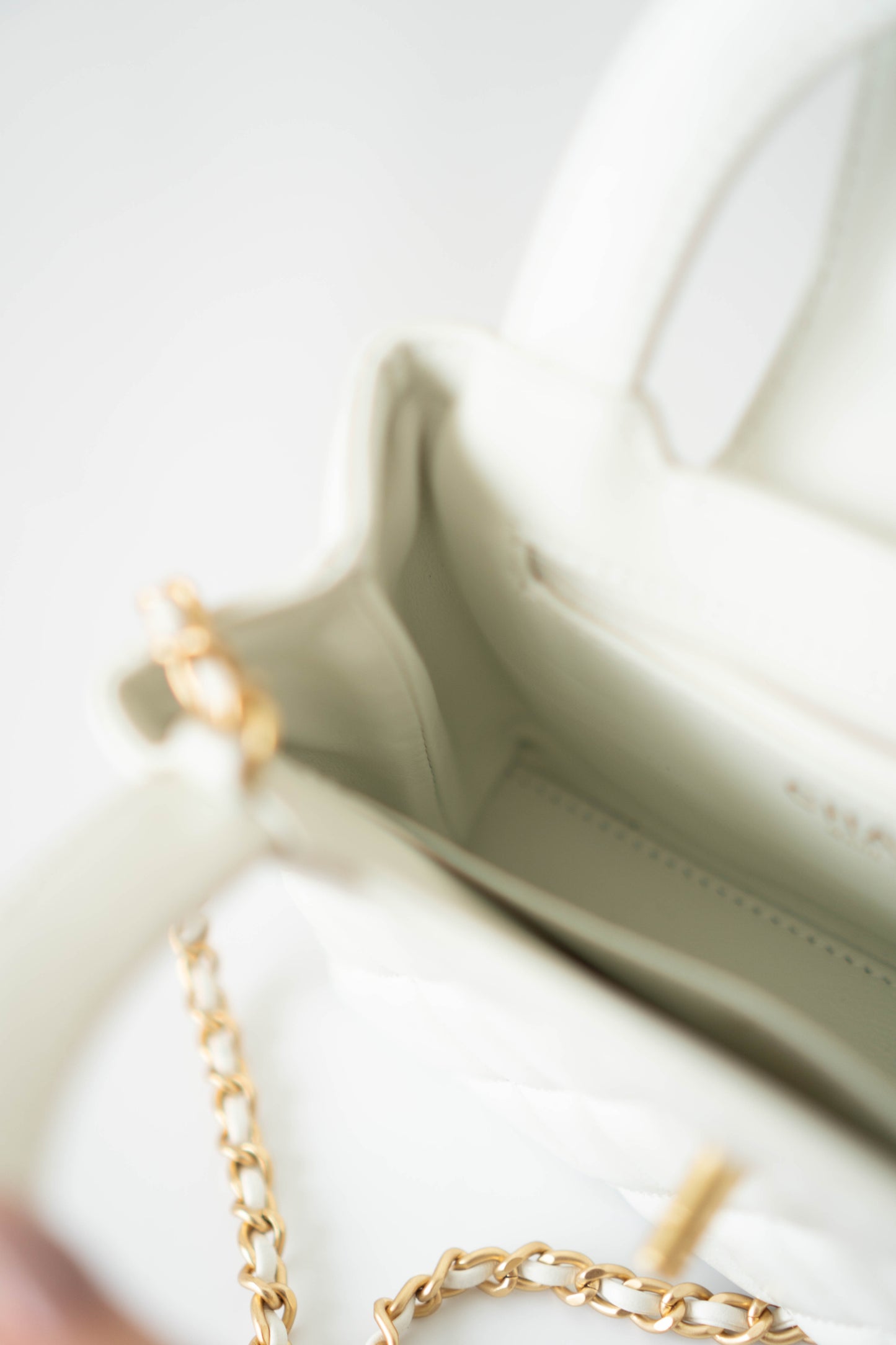 CC Kelly – White Quilted Leather with Gold Hardware