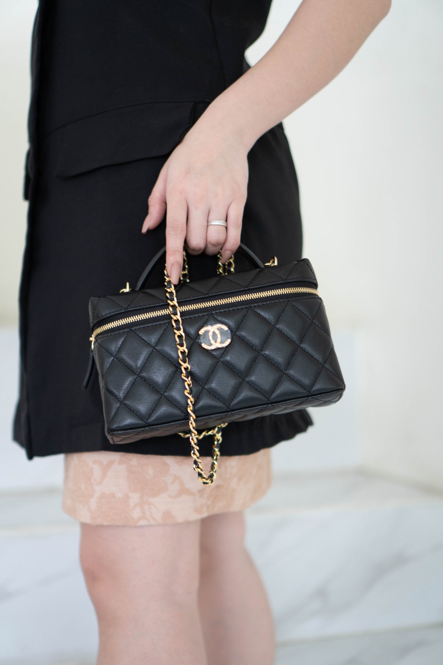 Vanity Case Mini – Black Caviar with Gold Hardware