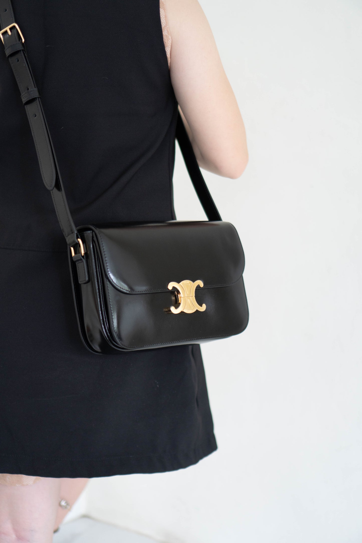 Triomphe Medium – Black Box Leather with Gold Hardware