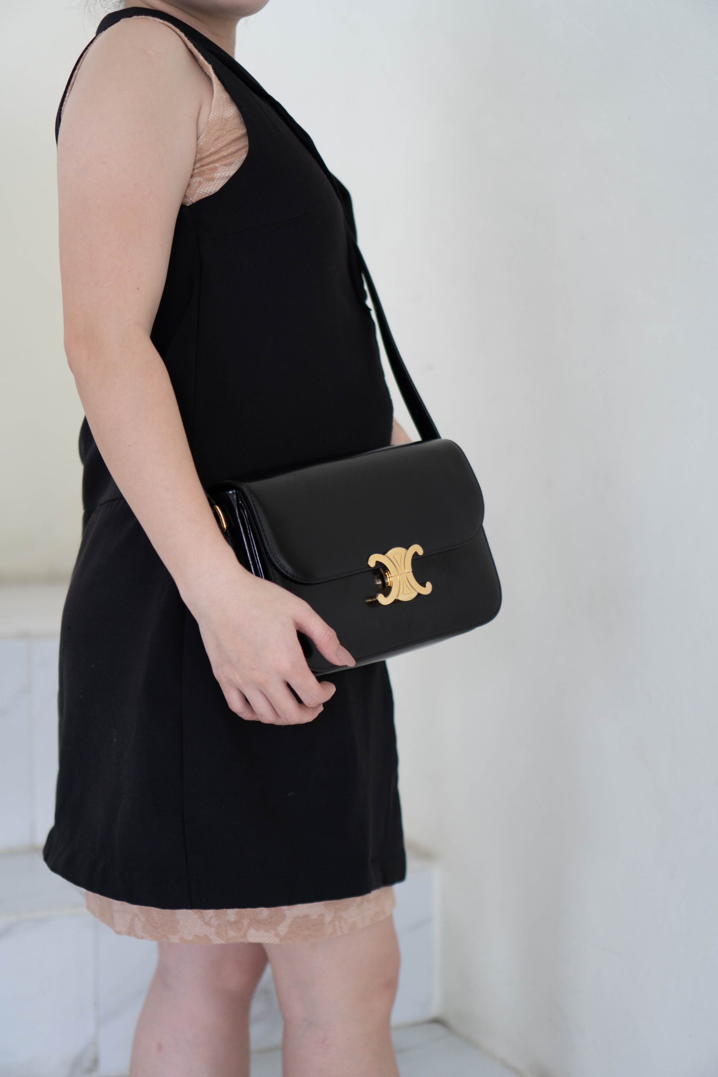 Triomphe Medium – Black Box Leather with Gold Hardware