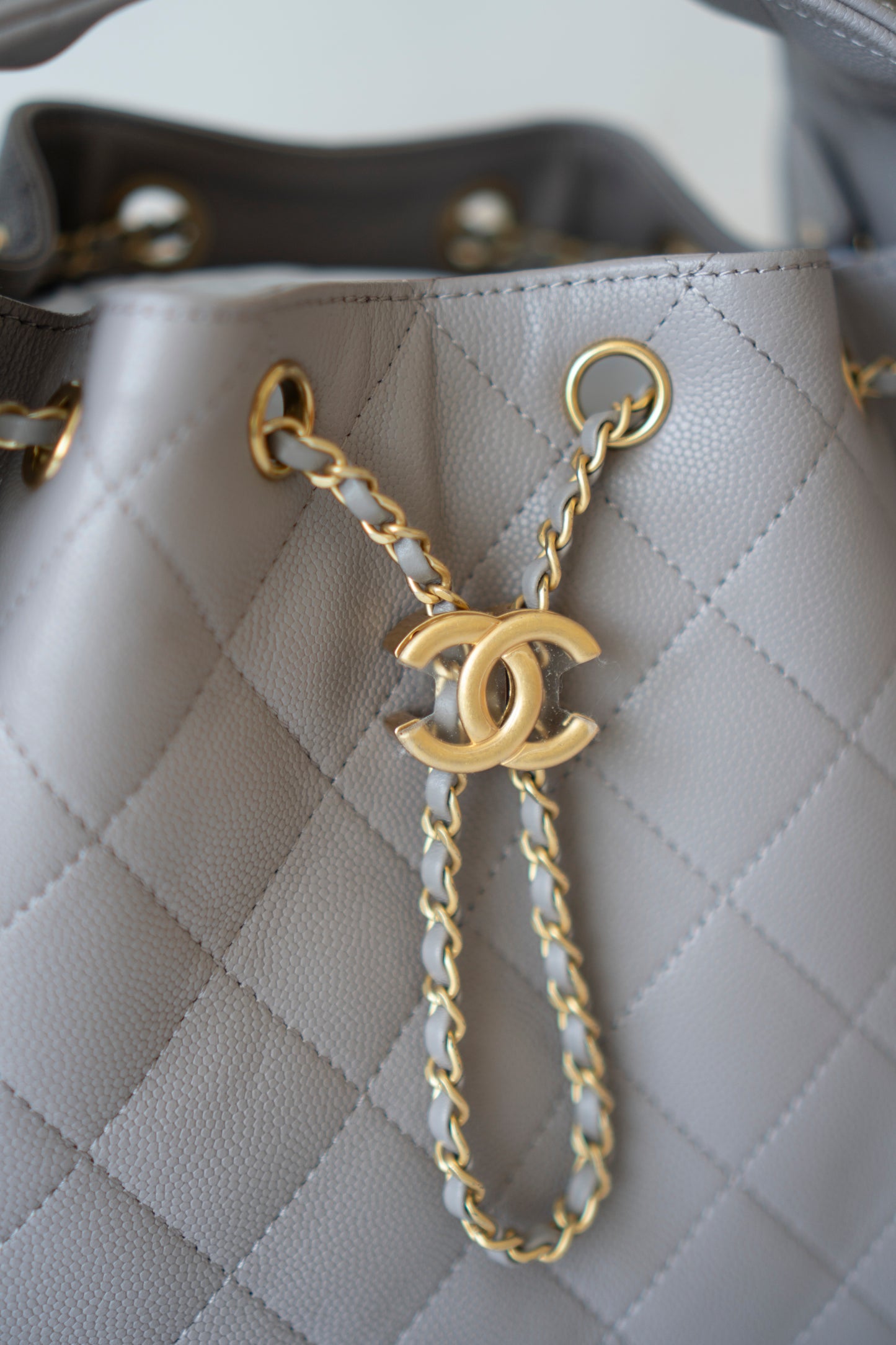 C25 Small Hobo Bag – Grey Caviar with Puple Undertone And Antique Gold Hardware