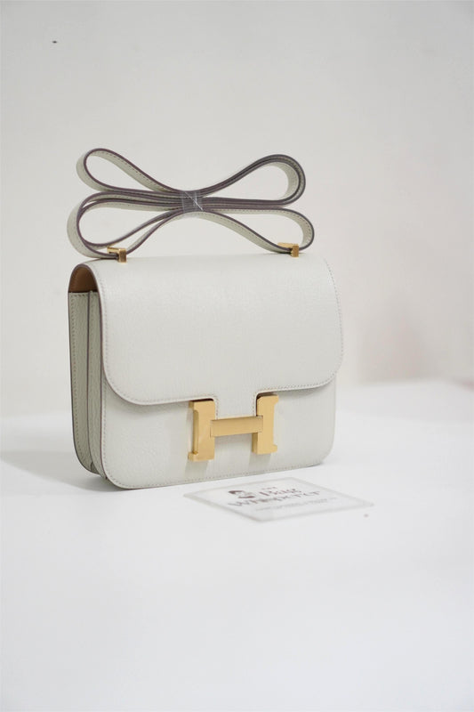 Mini Constance 18 in Mushroom and Biscuit Chèvre Leather