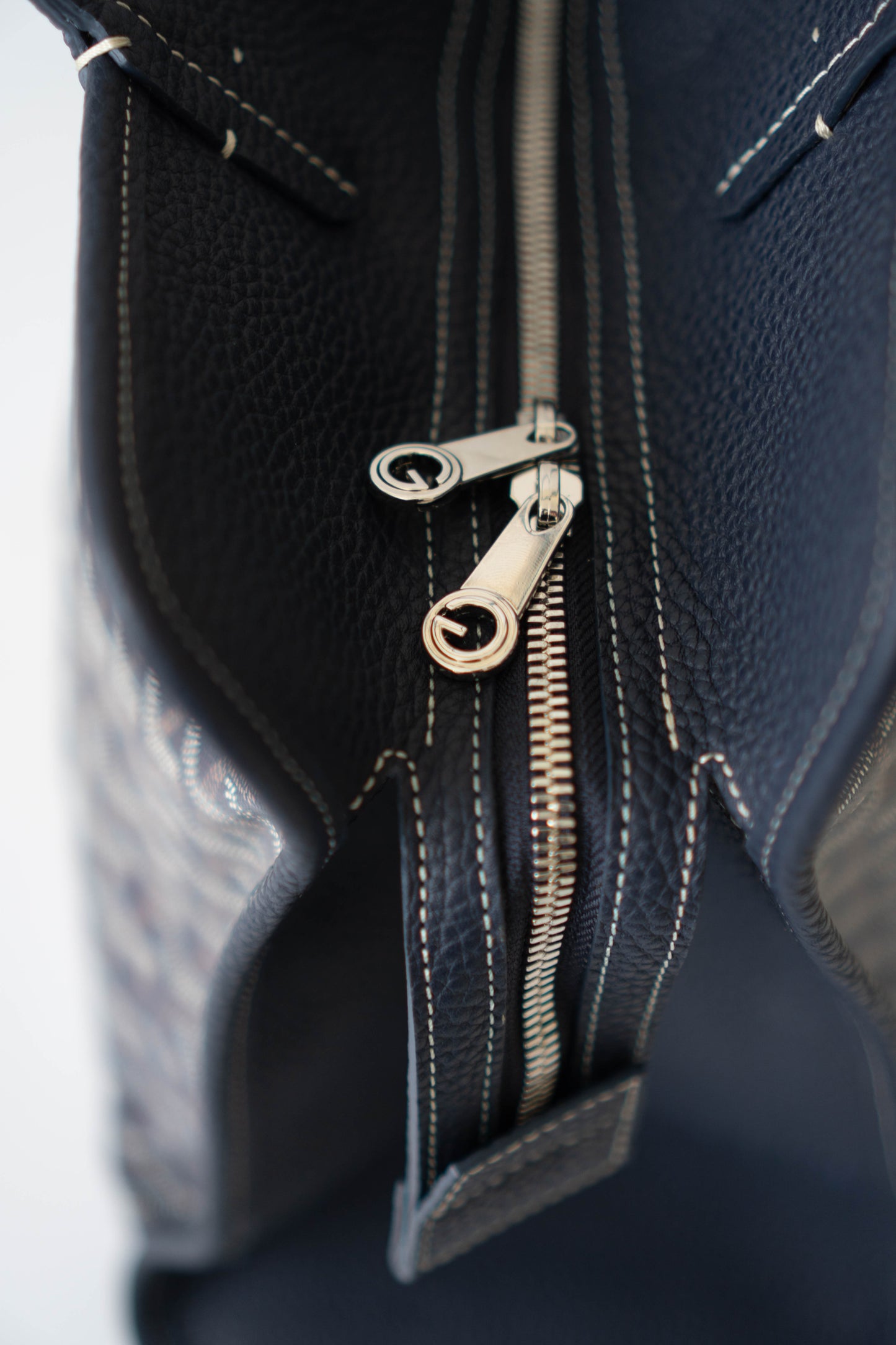 Sac Hardy PM – Navy Blue Canvas with Leather Trim