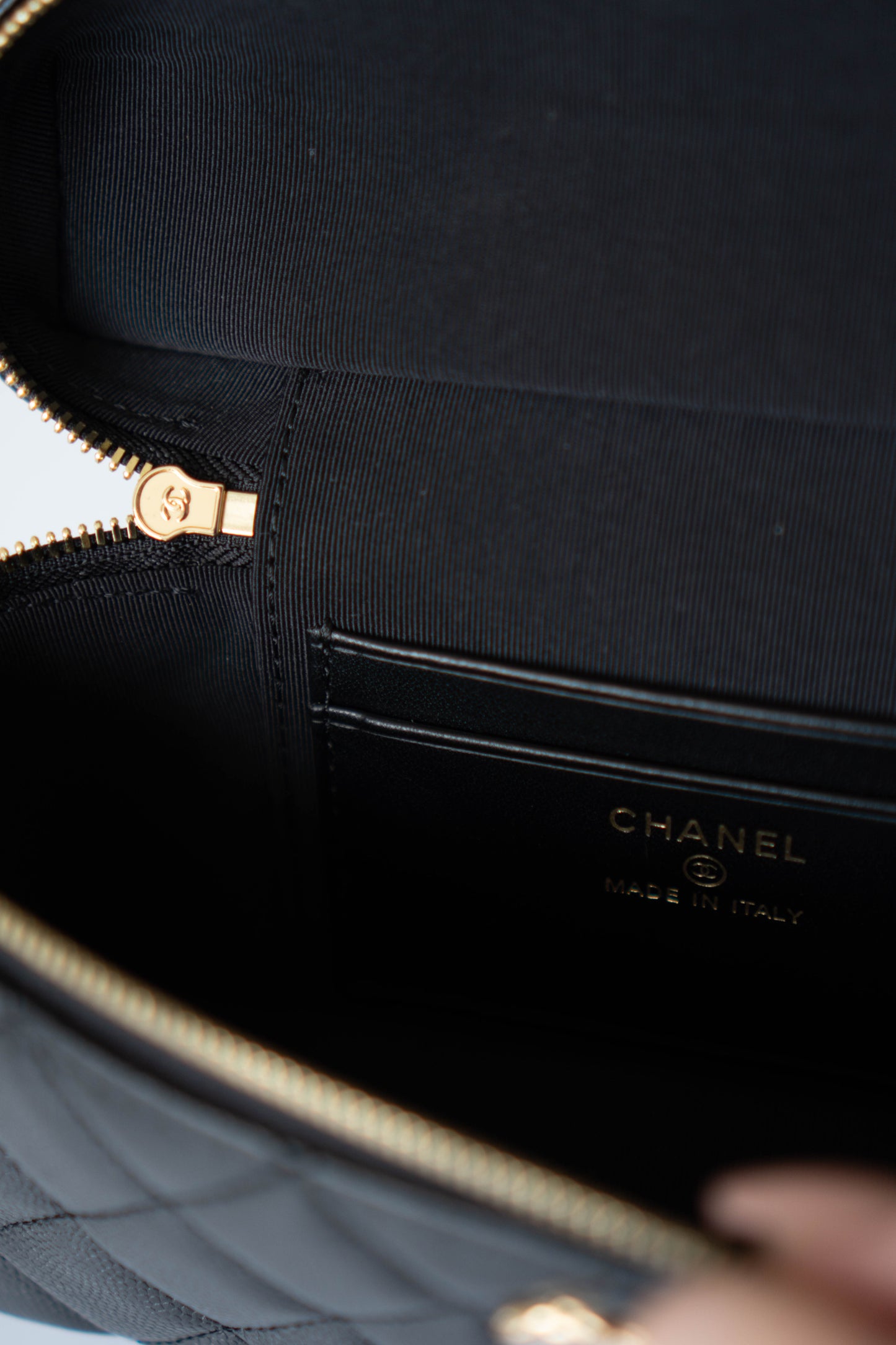 Vanity Case Mini – Black Caviar with Gold Hardware