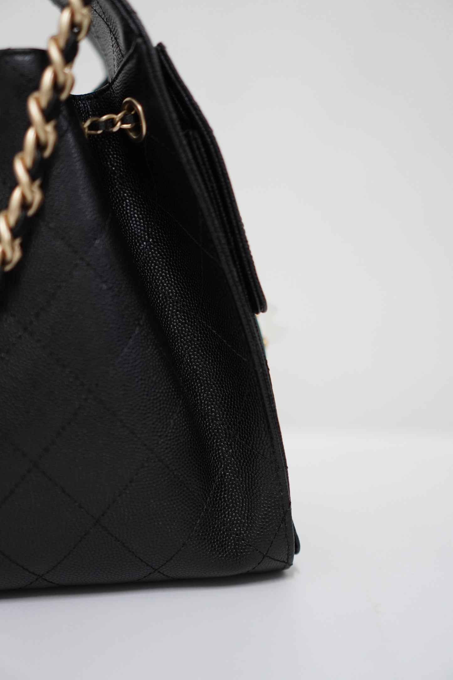 25C Small Drawstring Bag – Black Caviar with Gold Hardware