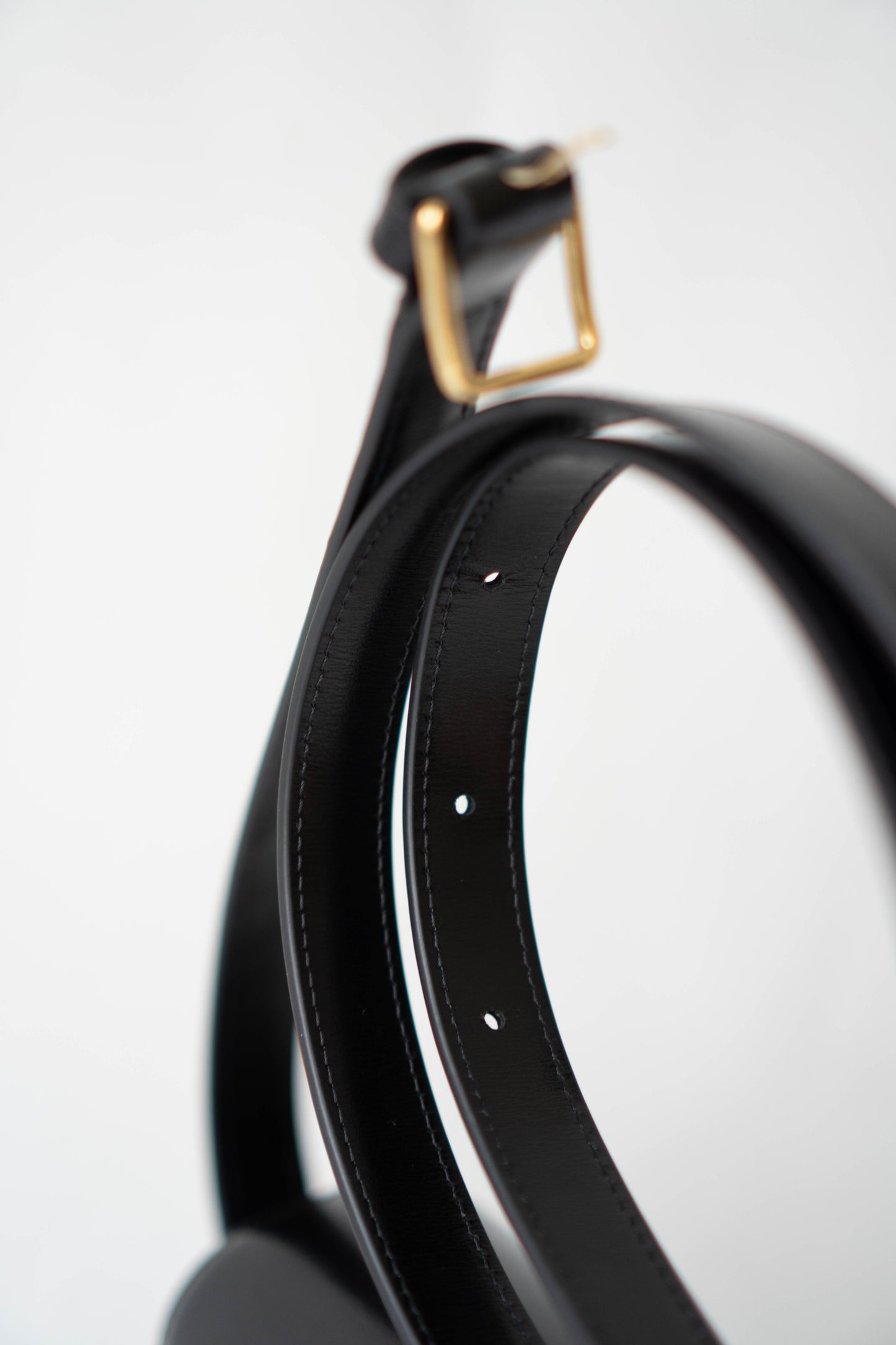 Triomphe Medium – Black Box Leather with Gold Hardware
