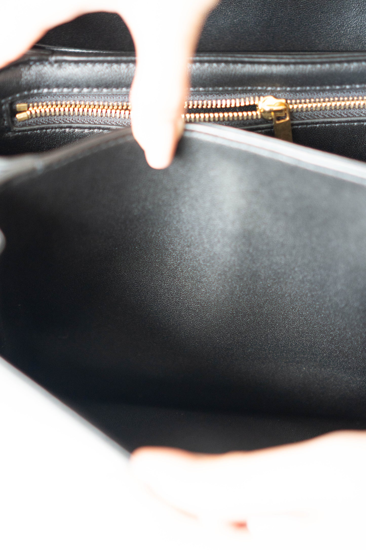 Triomphe Medium – Black Box Leather with Gold Hardware