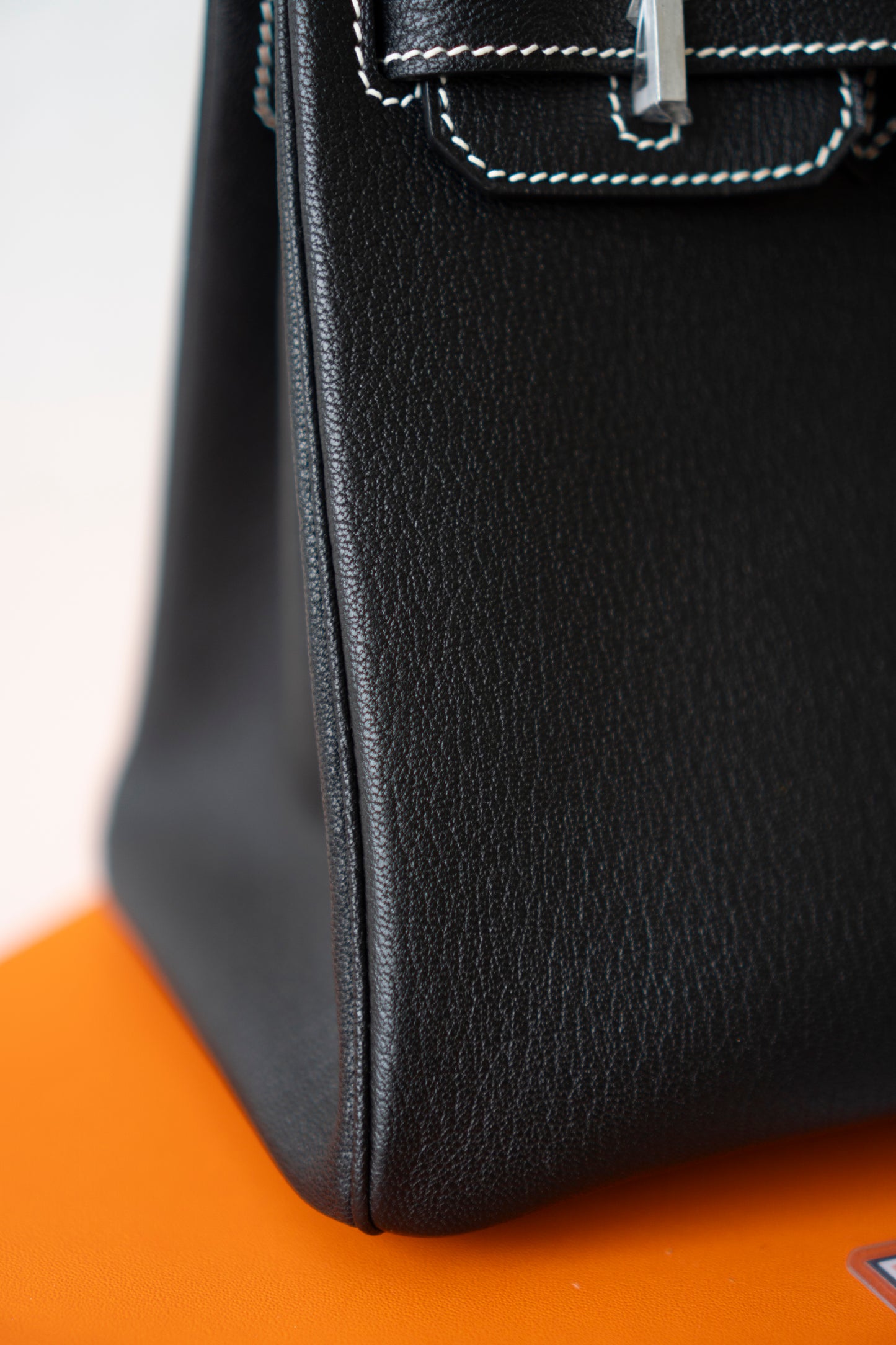 BK 25 Verso – Noir Chèvre with Blue Électrique Interior | Special Order (HSS)