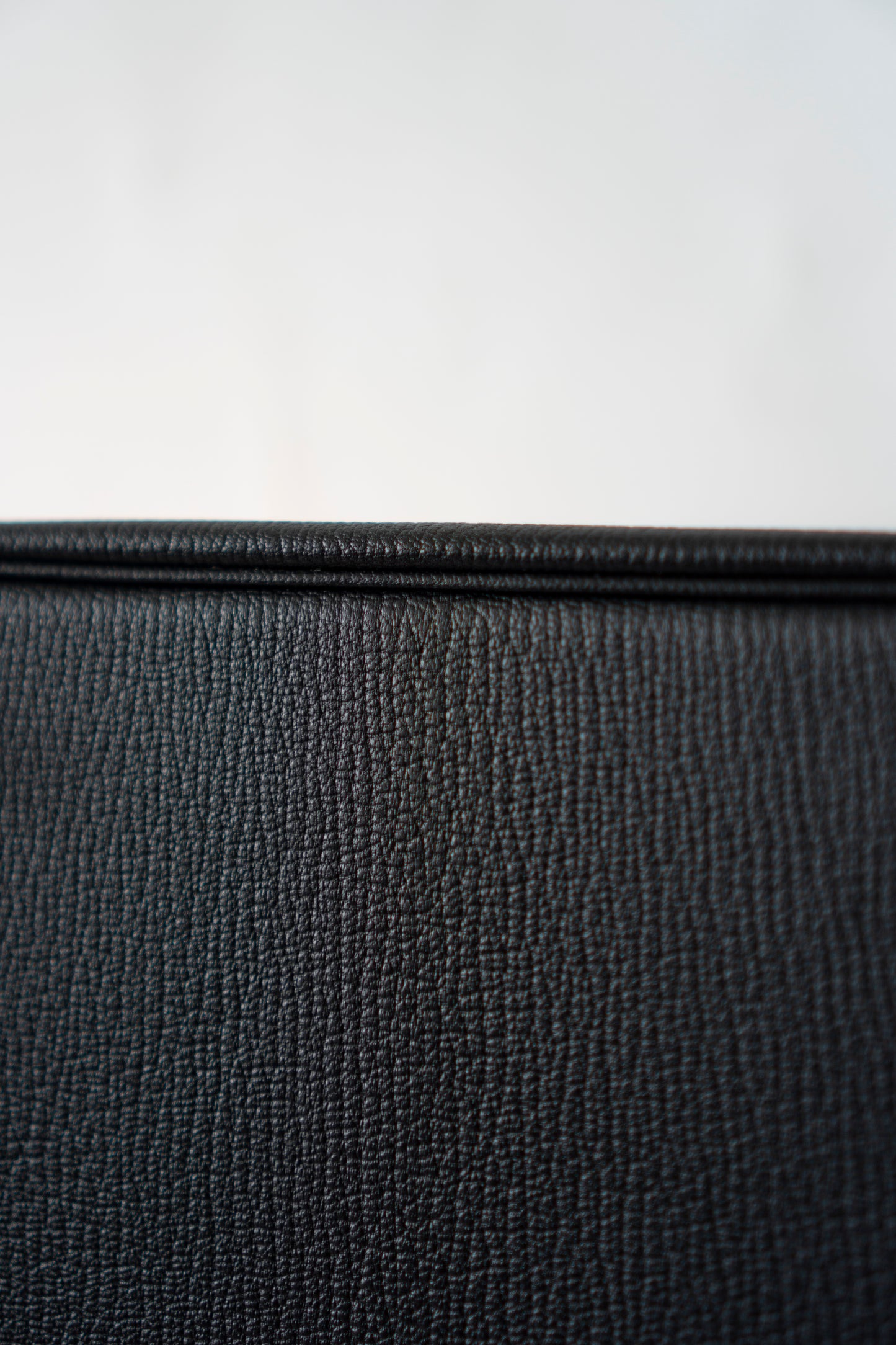 BK 25 Verso – Noir Chèvre with Blue Électrique Interior | Special Order (HSS)