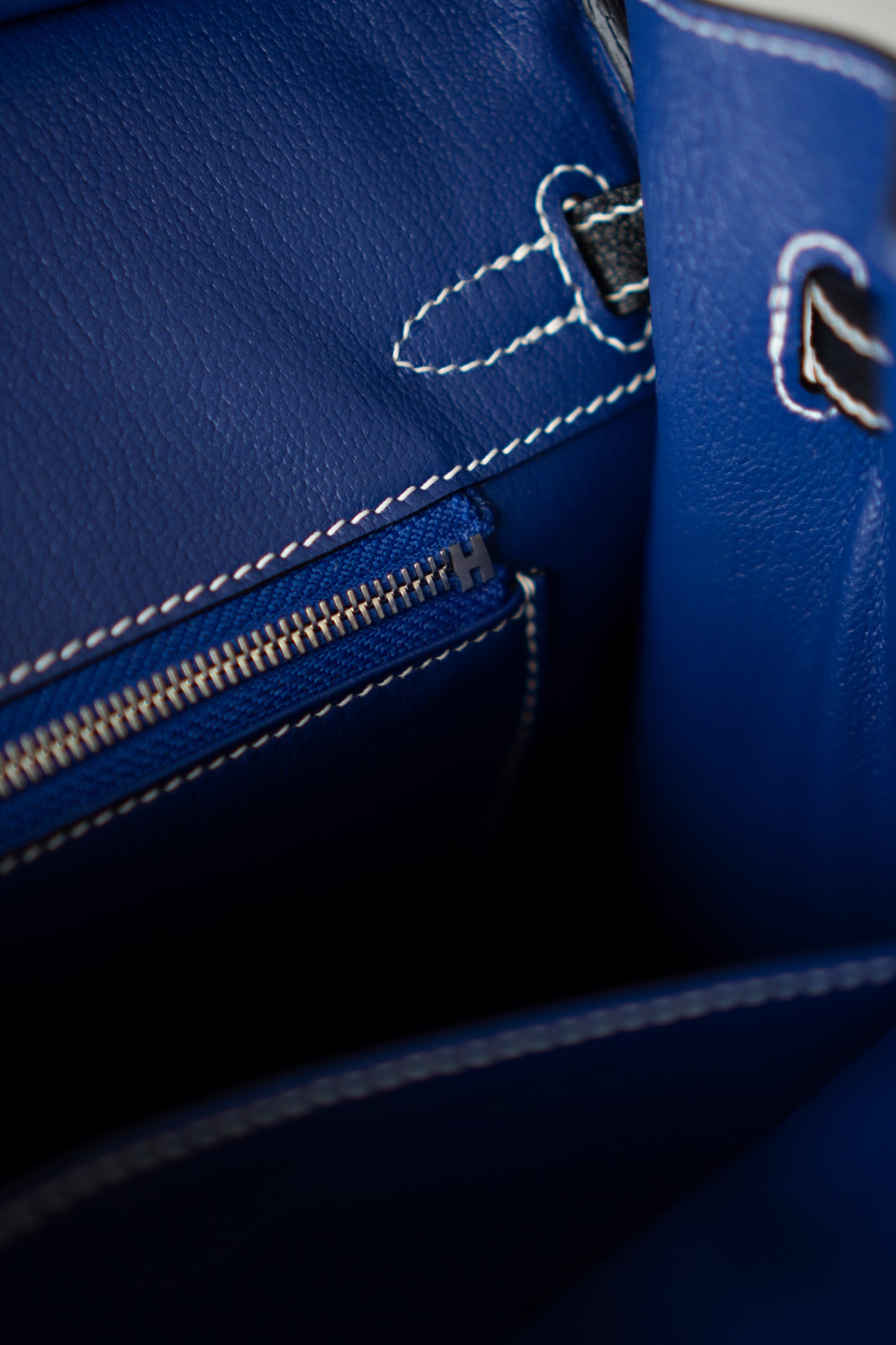 BK 25 Verso – Noir Chèvre with Blue Électrique Interior | Special Order (HSS)