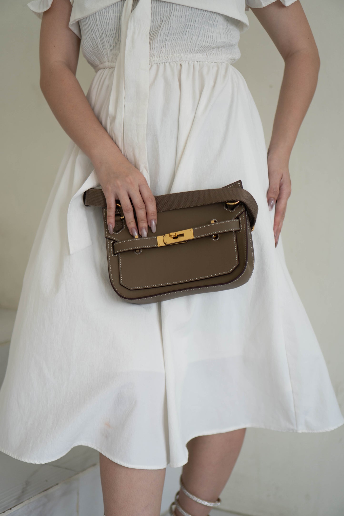 Mini Jypsière – Etoupe Swift Leather with Gold Hardware