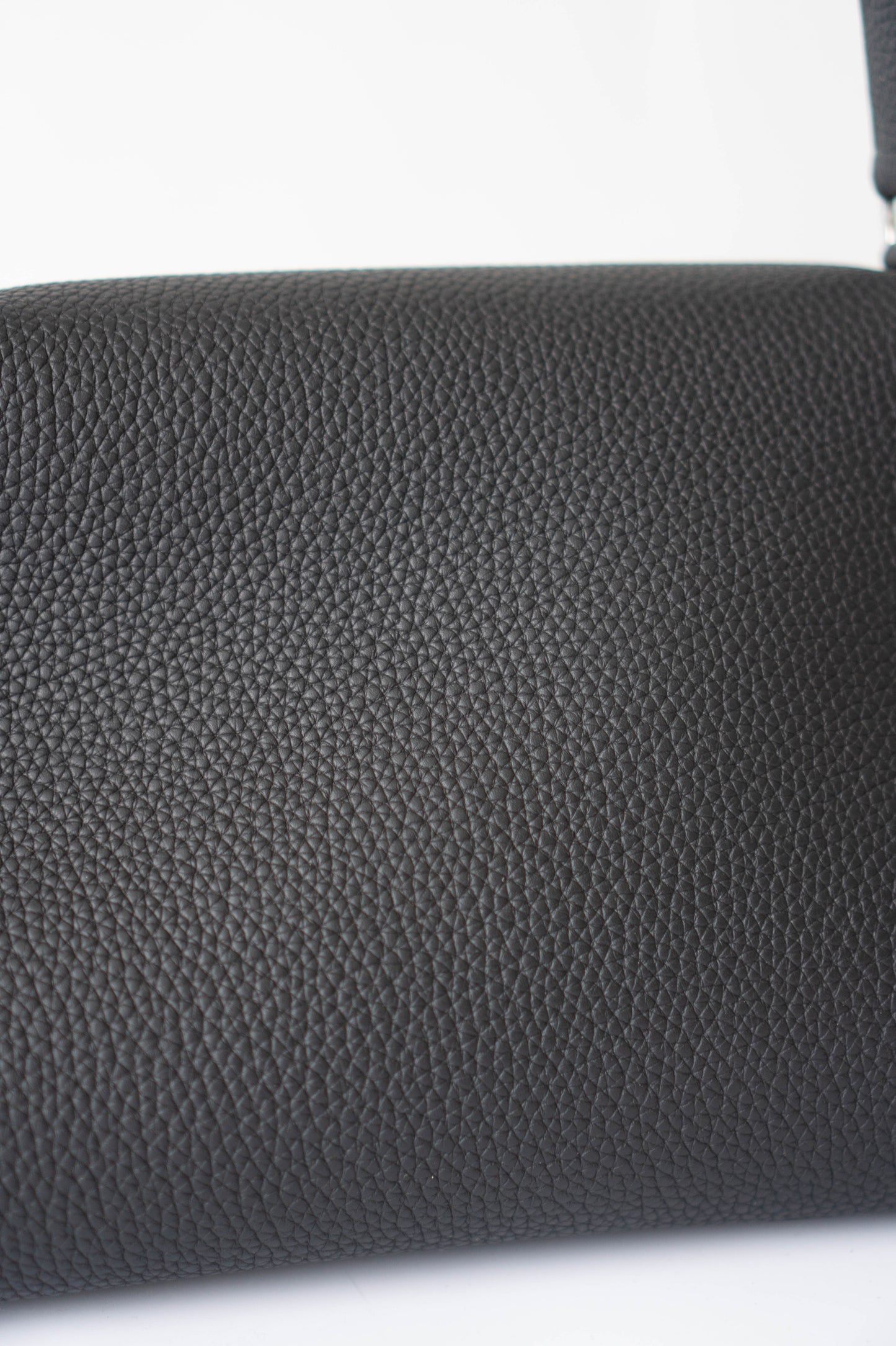 Shoulder KL 42 – Noir Clemence Leather with Palladium Hardware