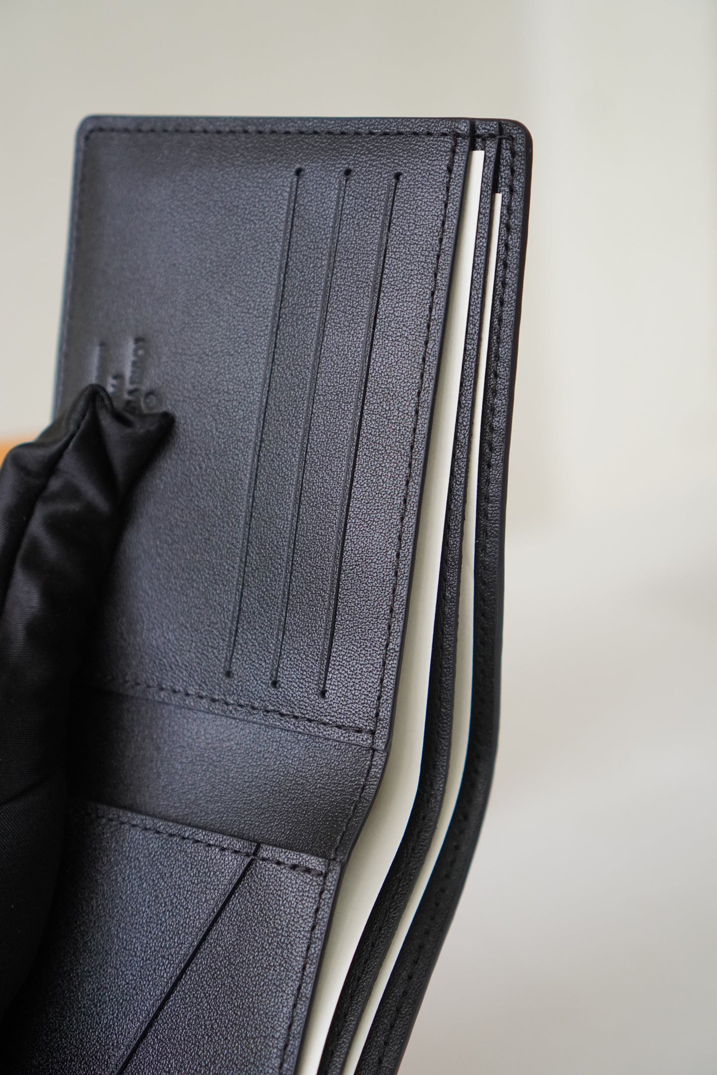 Multiple Wallet in black Taurillon leather