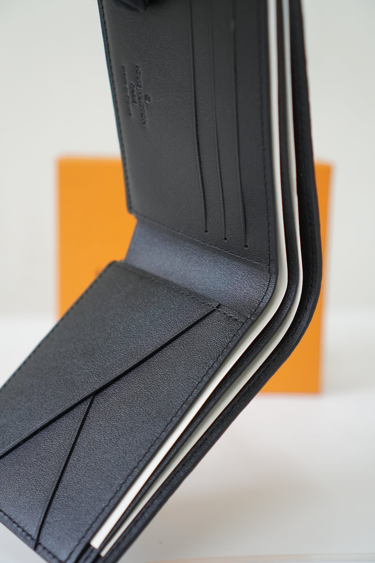 Multiple Wallet in black Taurillon leather