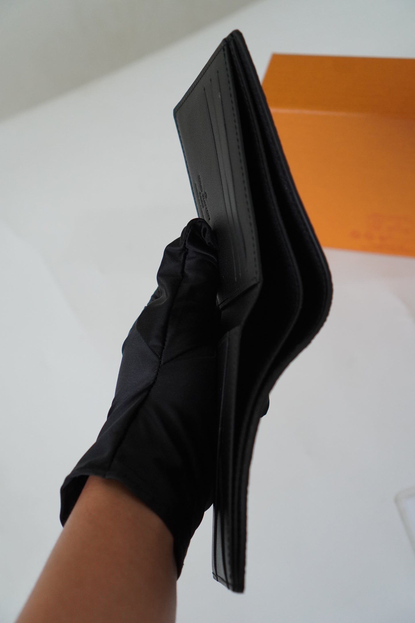 Multiple Wallet in black Taurillon leather