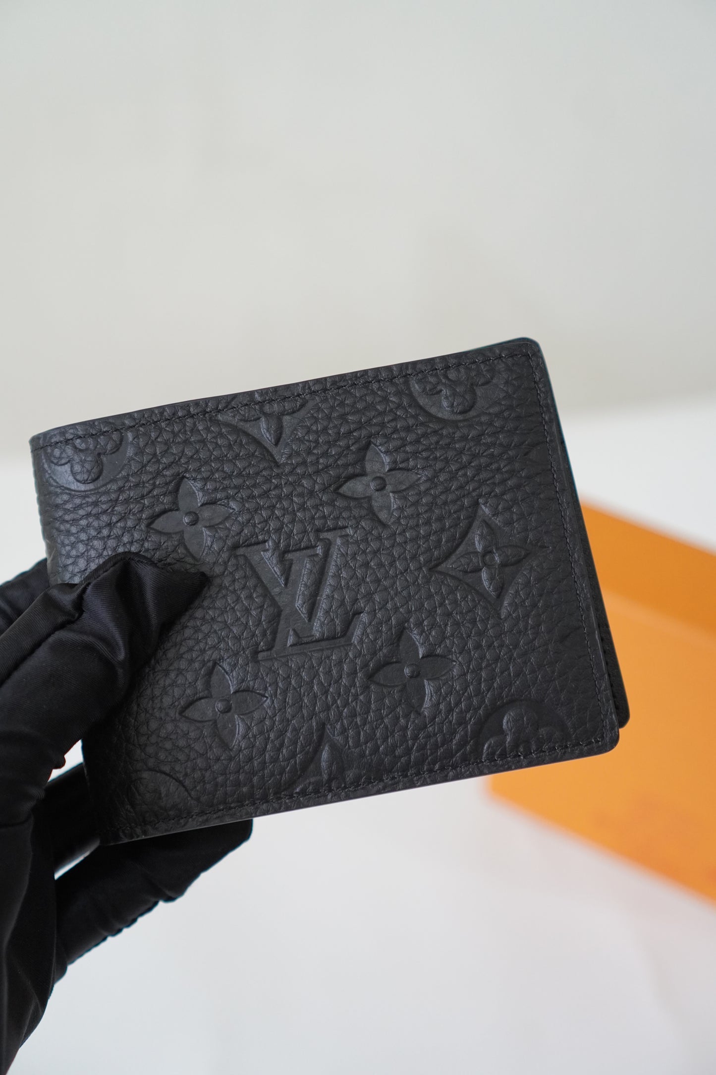 Multiple Wallet in black Taurillon leather
