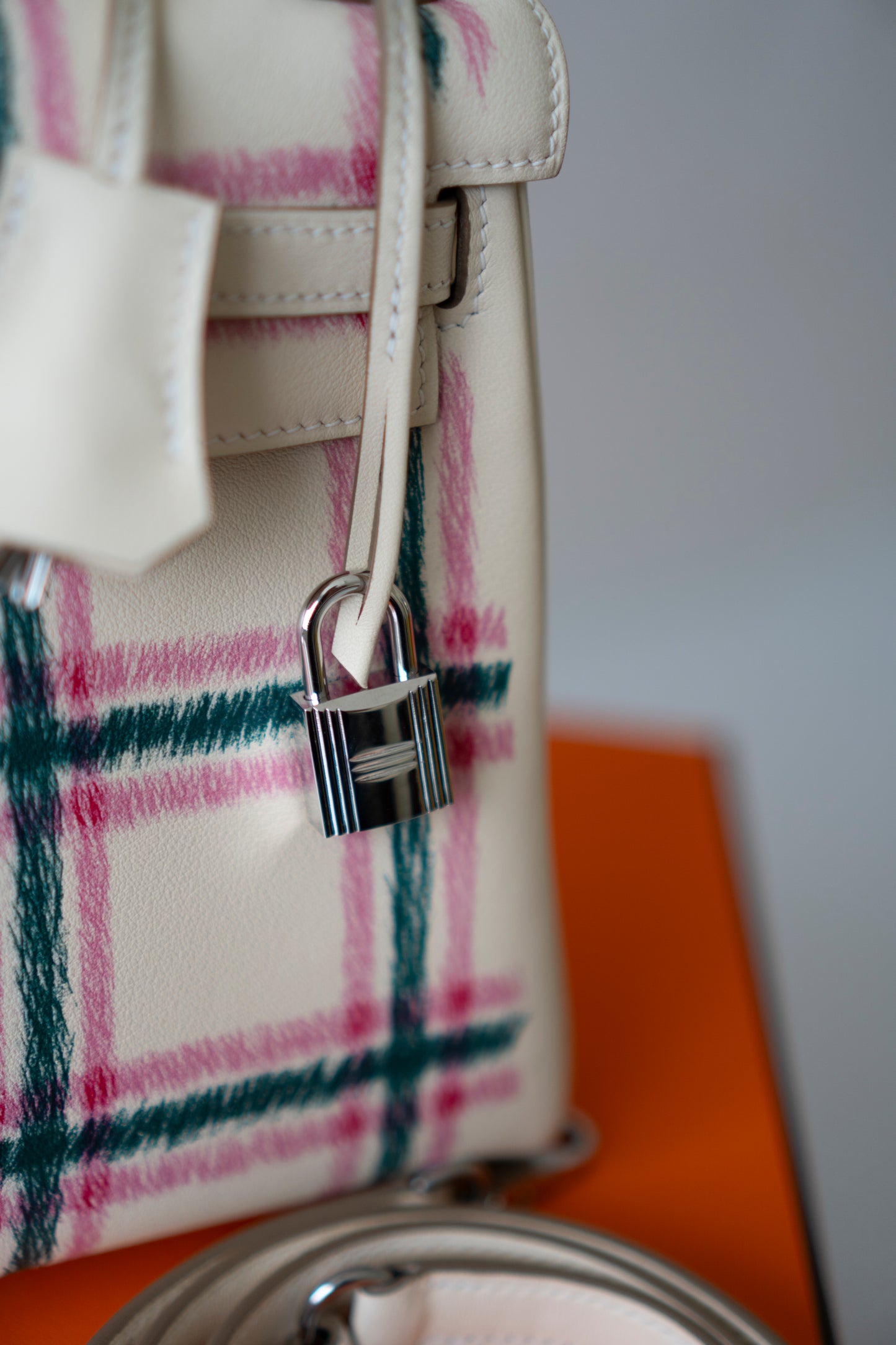 KL 25 Limited Edition – Tartan Light Swift with Palladium Hardware