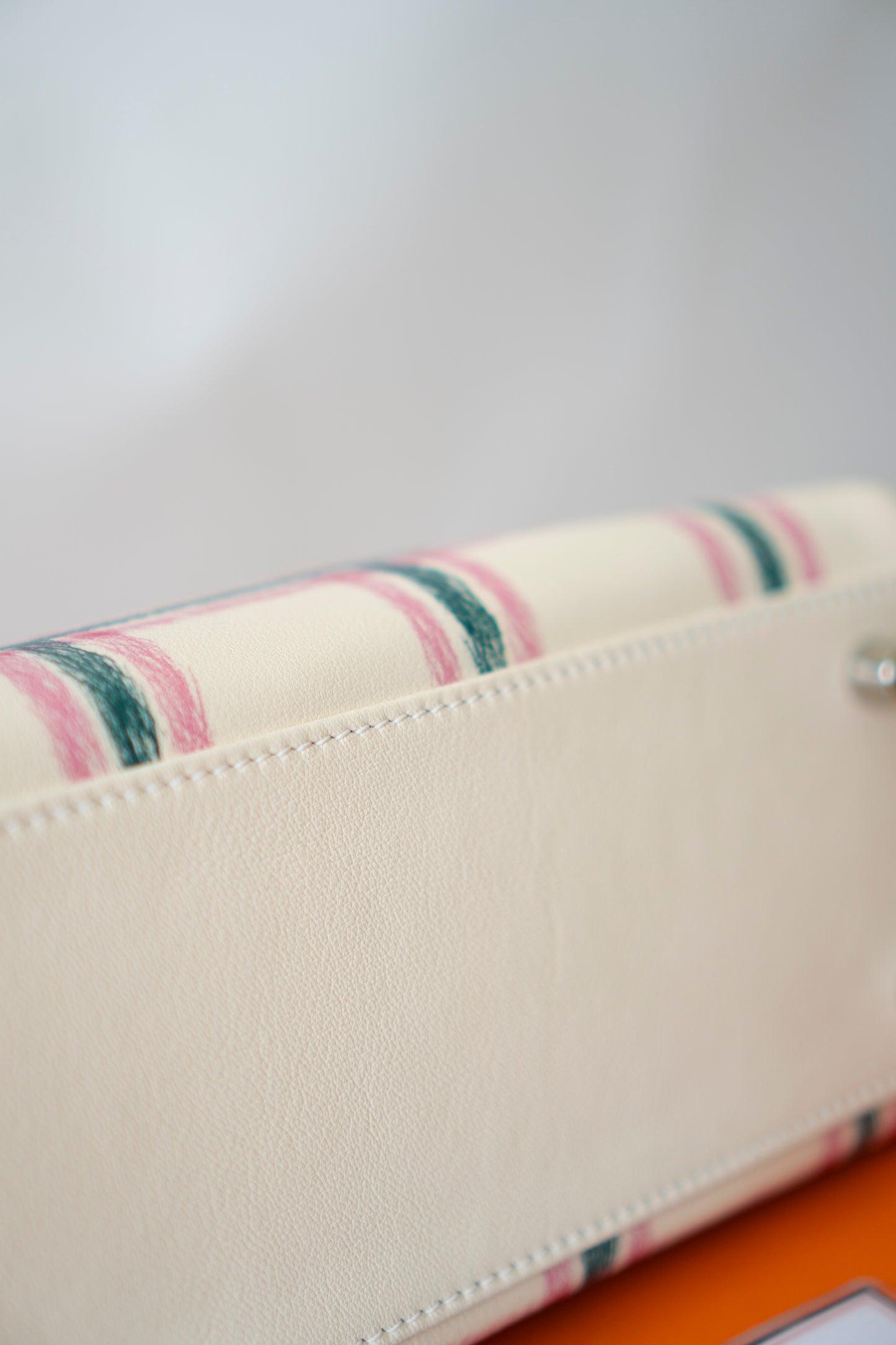 KL 25 Limited Edition – Tartan Light Swift with Palladium Hardware