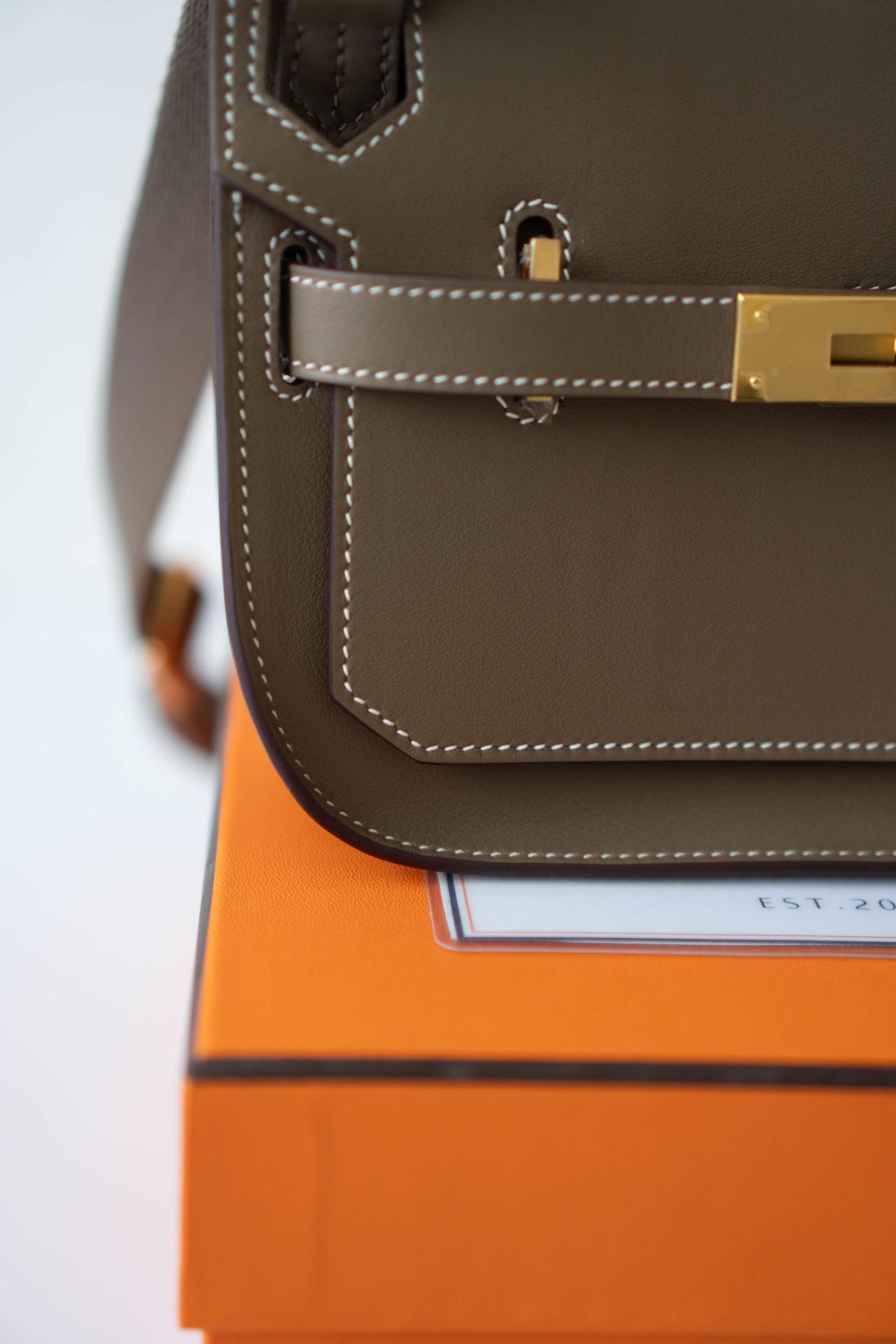 Mini Jypsière – Etoupe Swift Leather with Gold Hardware