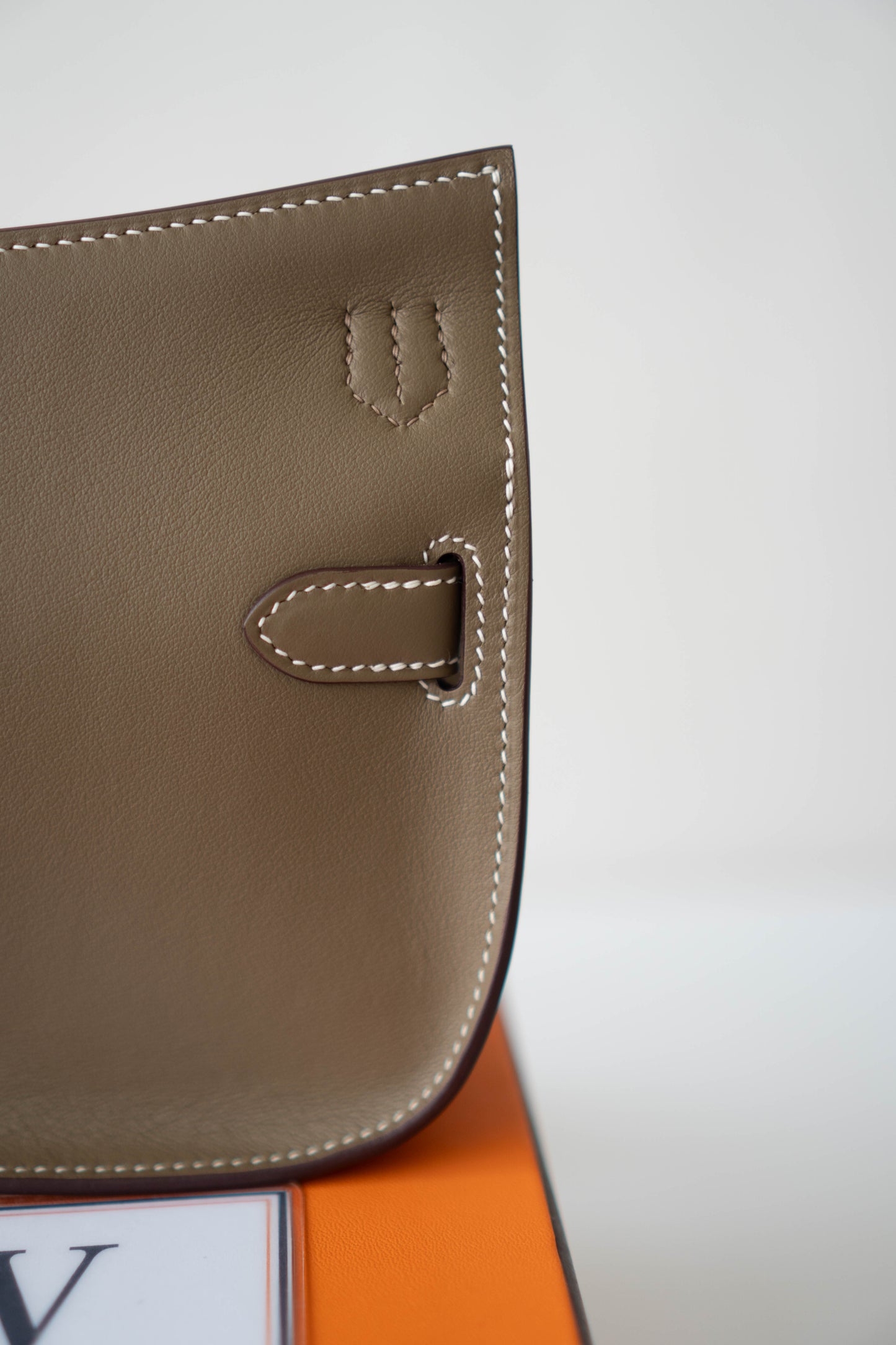 Mini Jypsière – Etoupe Swift Leather with Gold Hardware