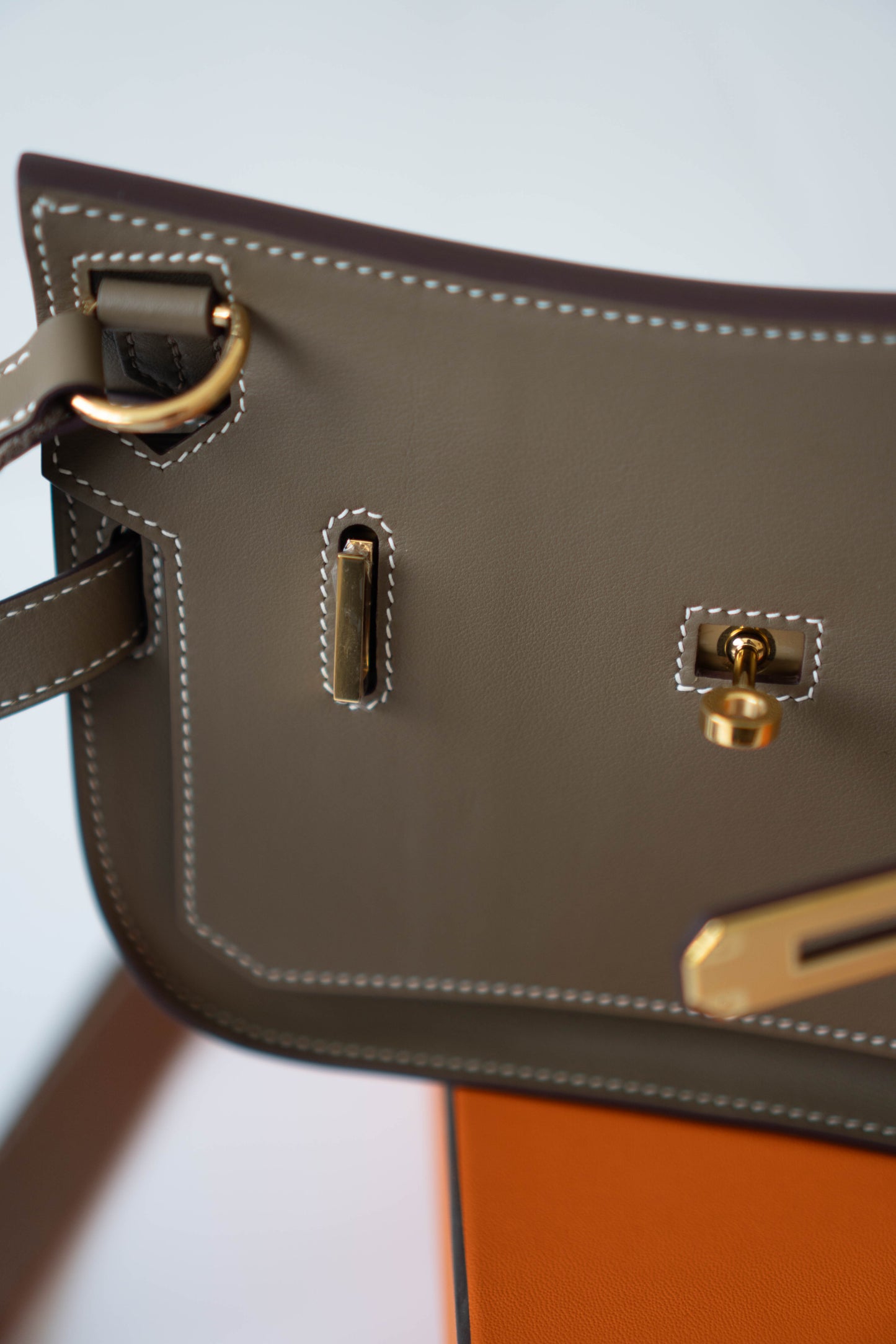 Mini Jypsière – Etoupe Swift Leather with Gold Hardware