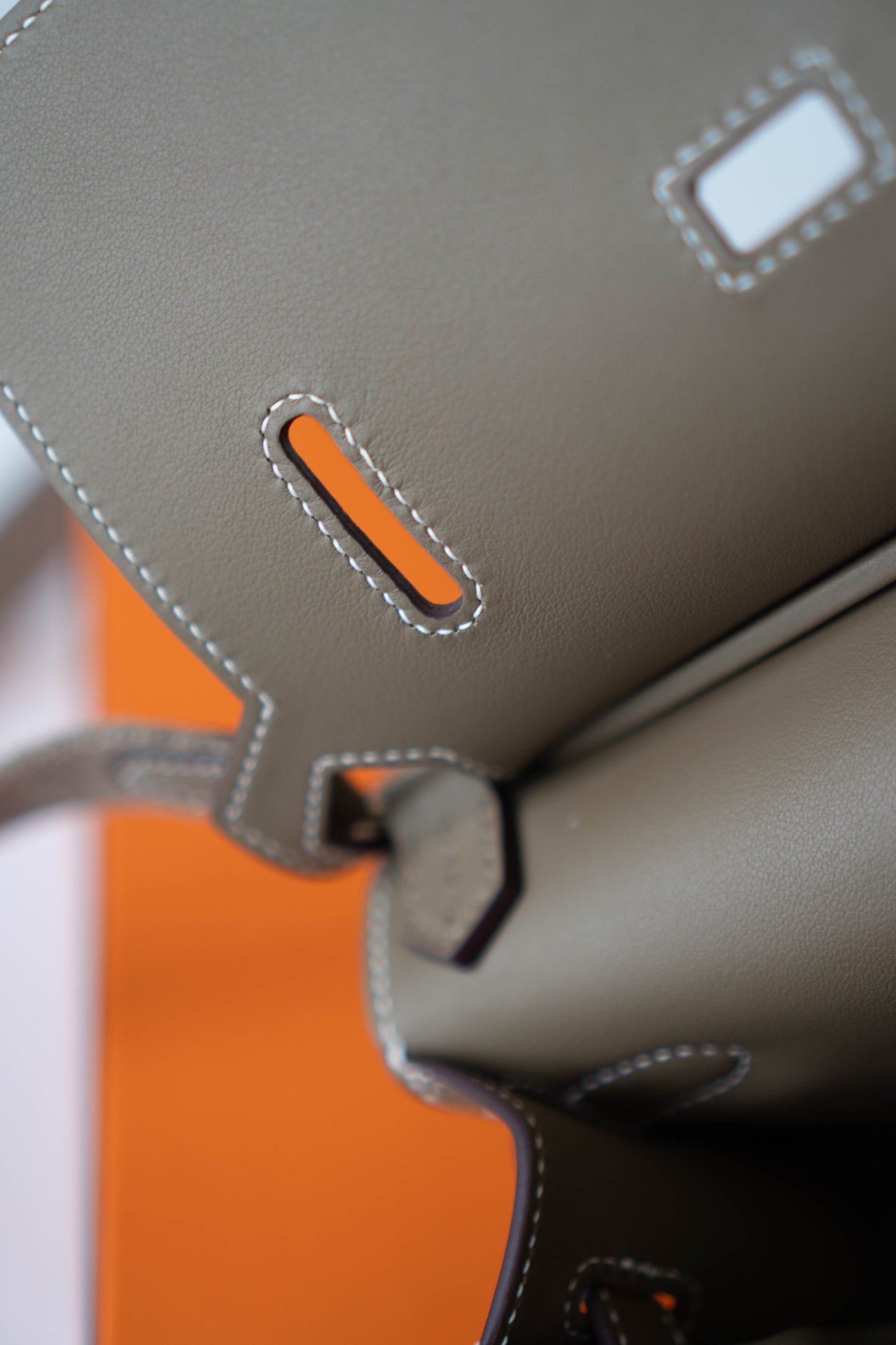 Mini Jypsière – Etoupe Swift Leather with Gold Hardware