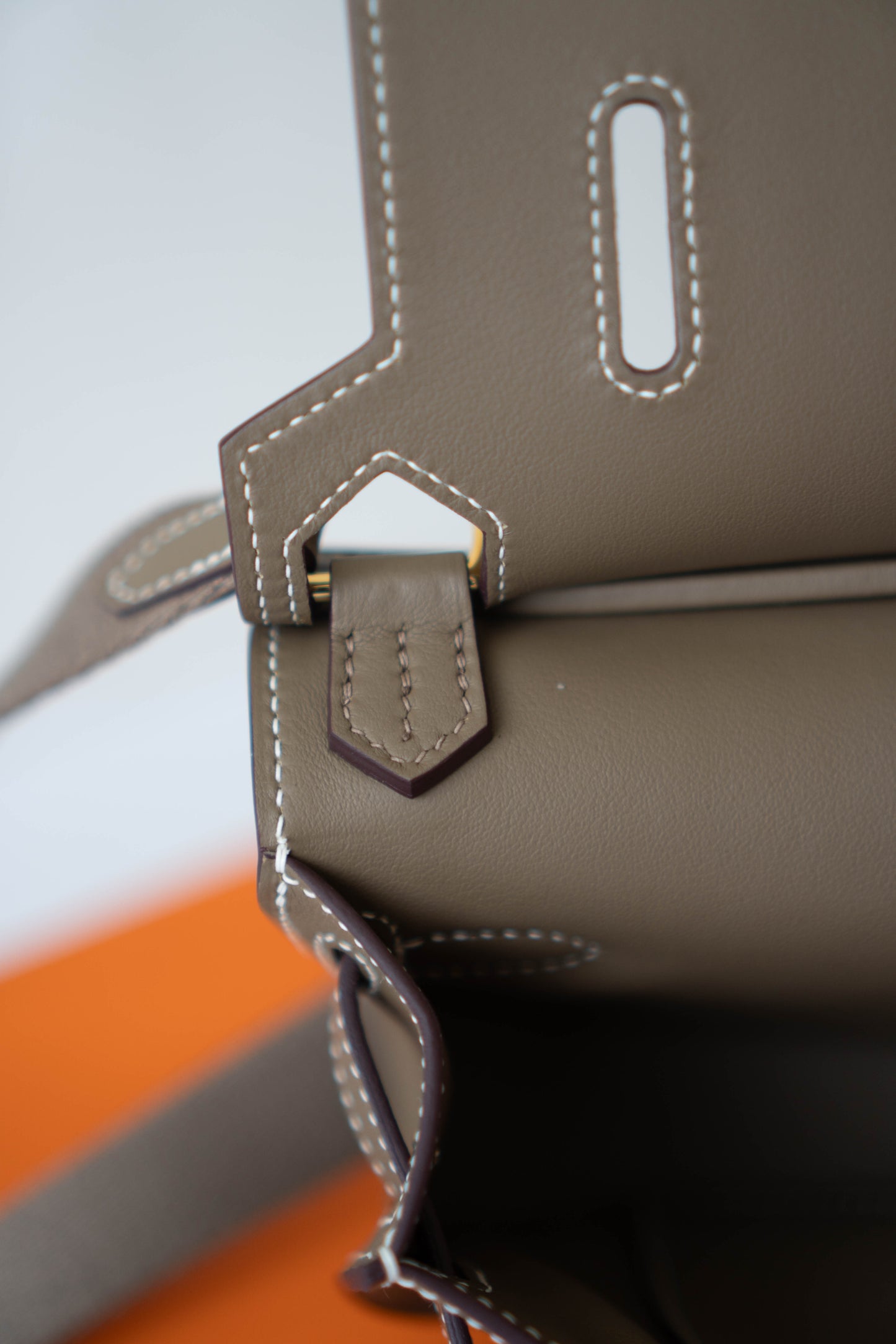 Mini Jypsière – Etoupe Swift Leather with Gold Hardware