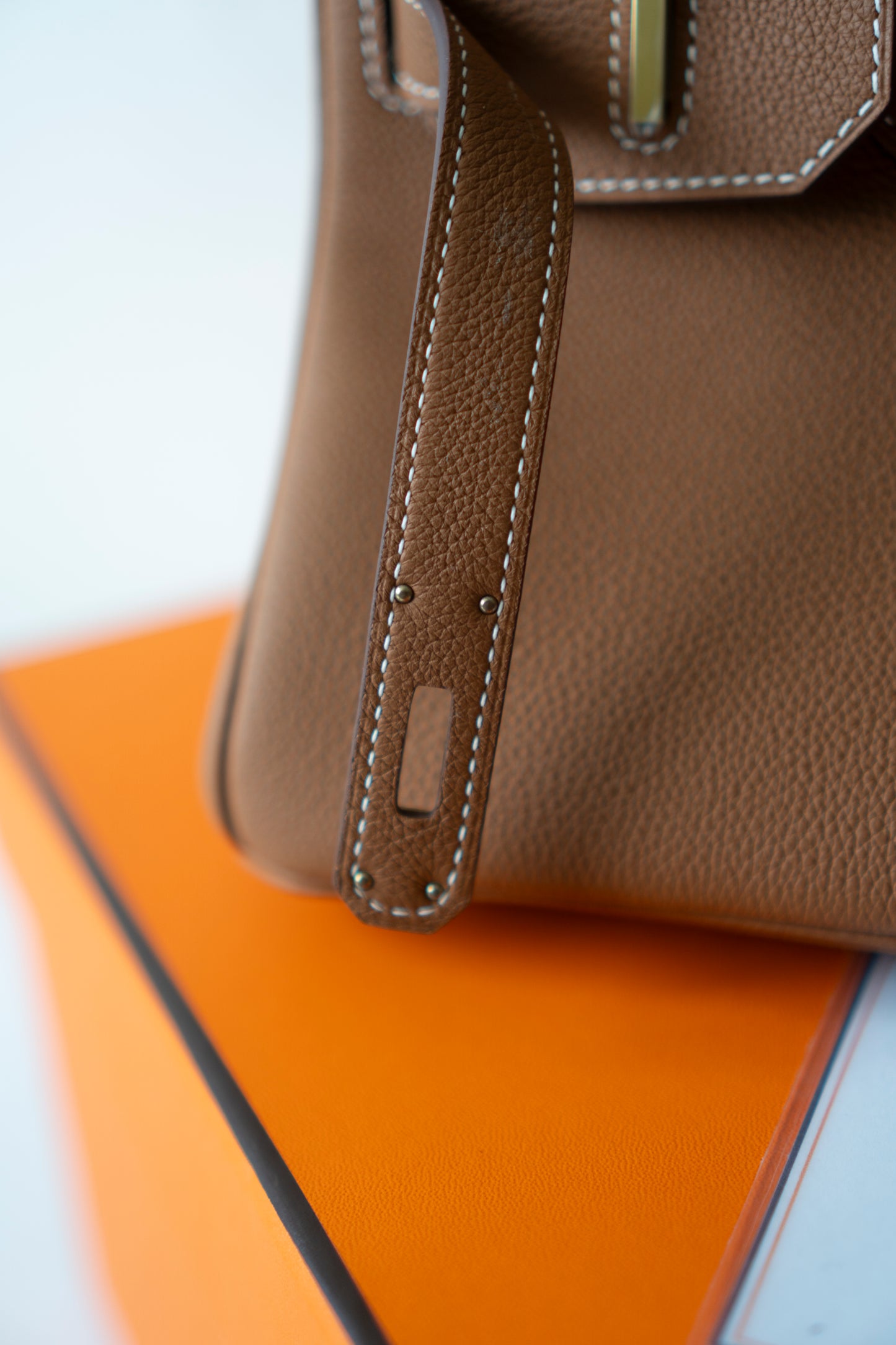 BK Shoulder 29 – Gold Evercolor with Gold Hardware