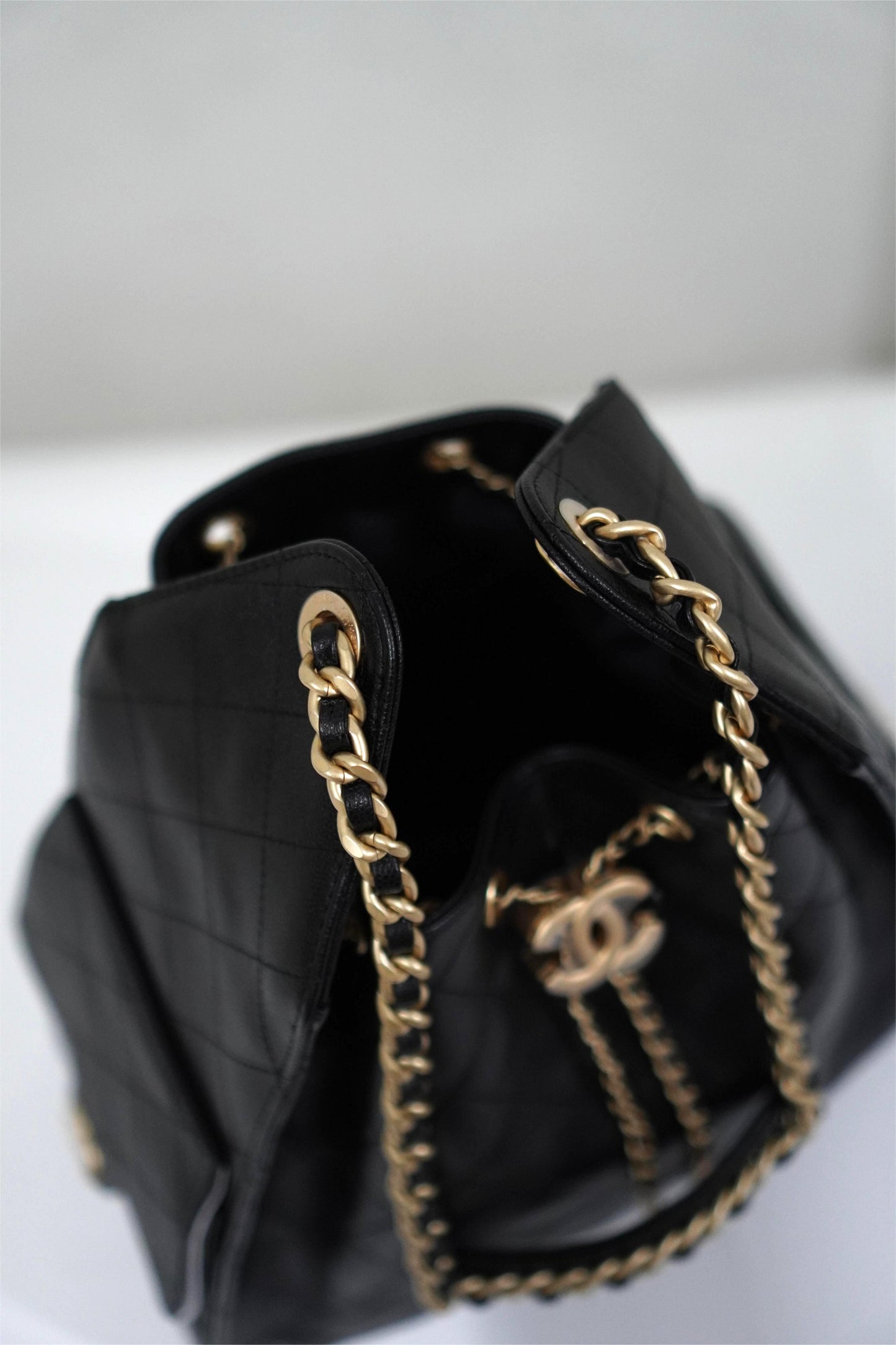 C25 Drawstring Bag in Black Caviar (Medium)