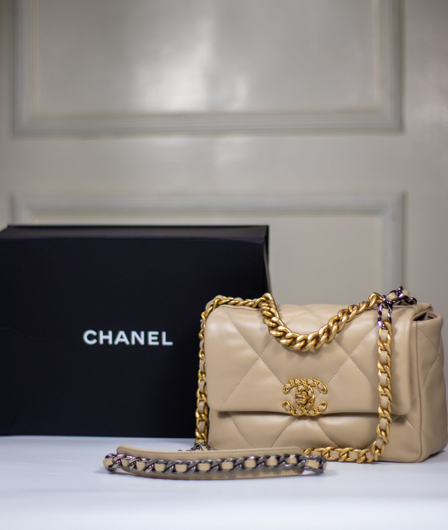Small 19 Flap Bag in Beige Lambskin