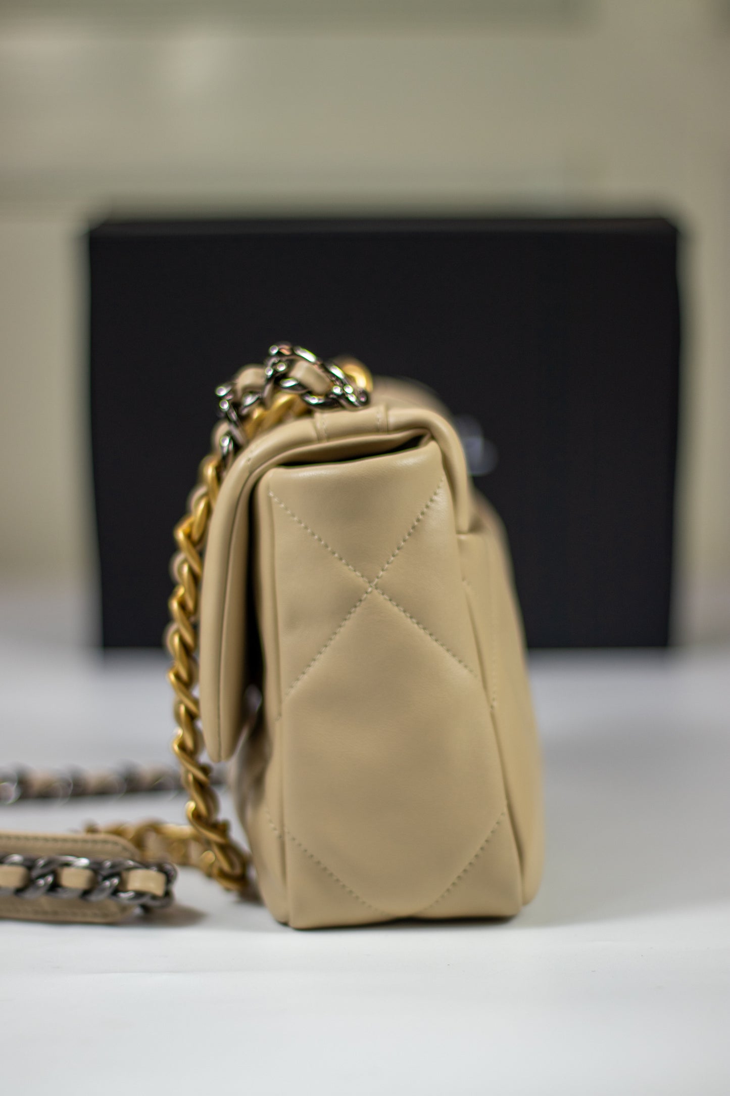 Small 19 Flap Bag in Beige Lambskin